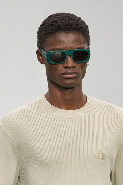 Look 100